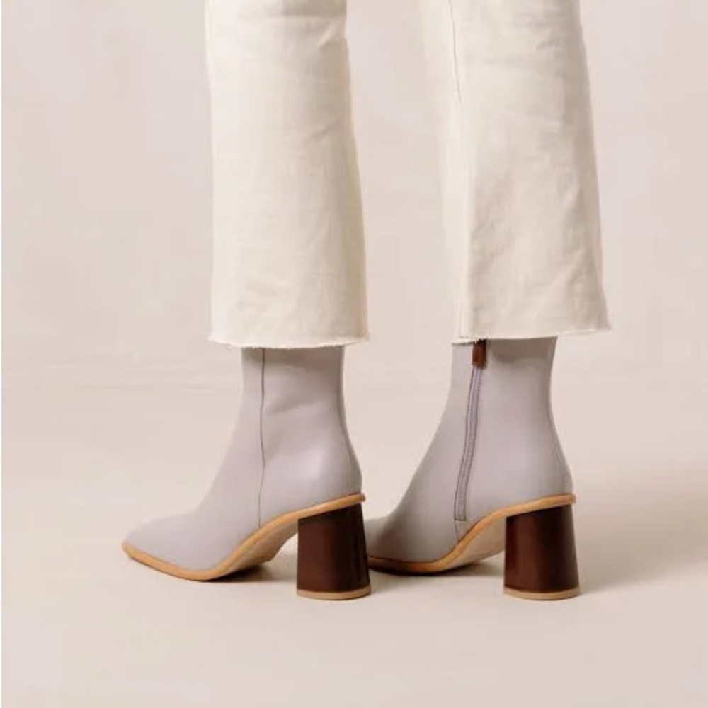 Alohas West Vintage Boots Women's size 8